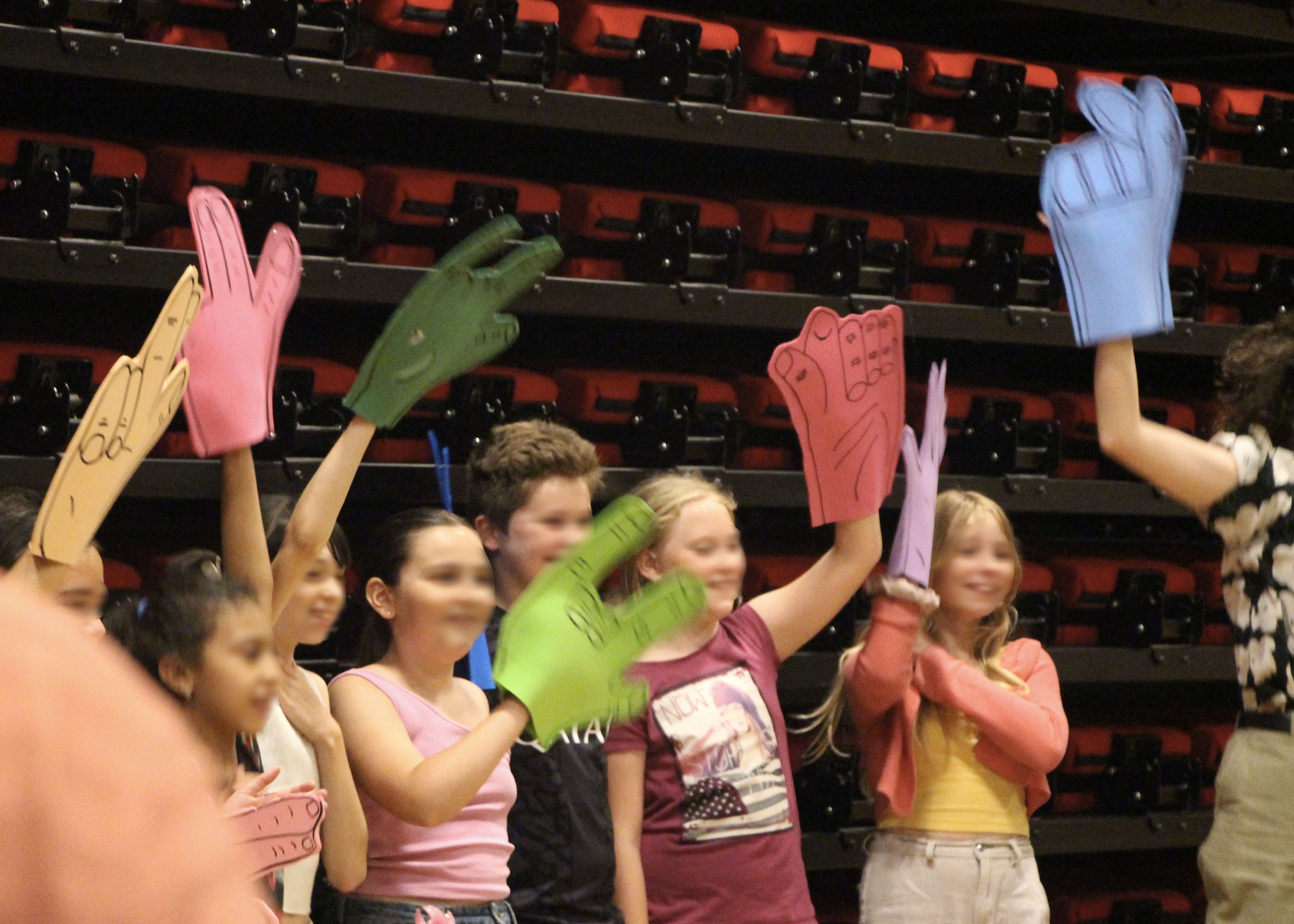 2023, Performance Dernière ligne droite ! - Fête du livre jeunesse Villeurbanne © Lucas Zambon
